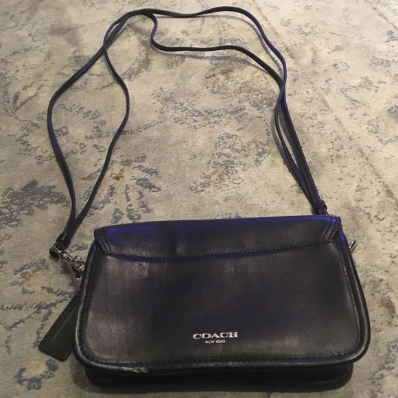 Coach Handbags - Black Coach crossbody purse